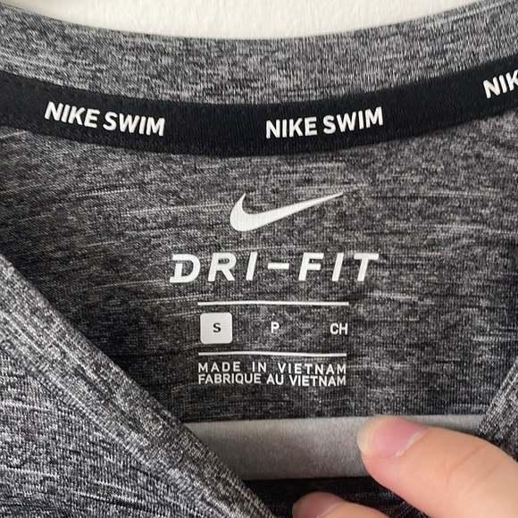 Nike Dri-FIT UPF 40+ Hydroguard Heathered Long Sleeve Swim Tee - Picture 3 of 6